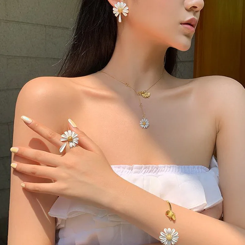 Koreanischer Stil Niedliche Kleine Gänseblümchen-Ohrstecker für Frauen Süße Asymmetrische Ohrringe Partyschmuck Geschenke – Detail 1