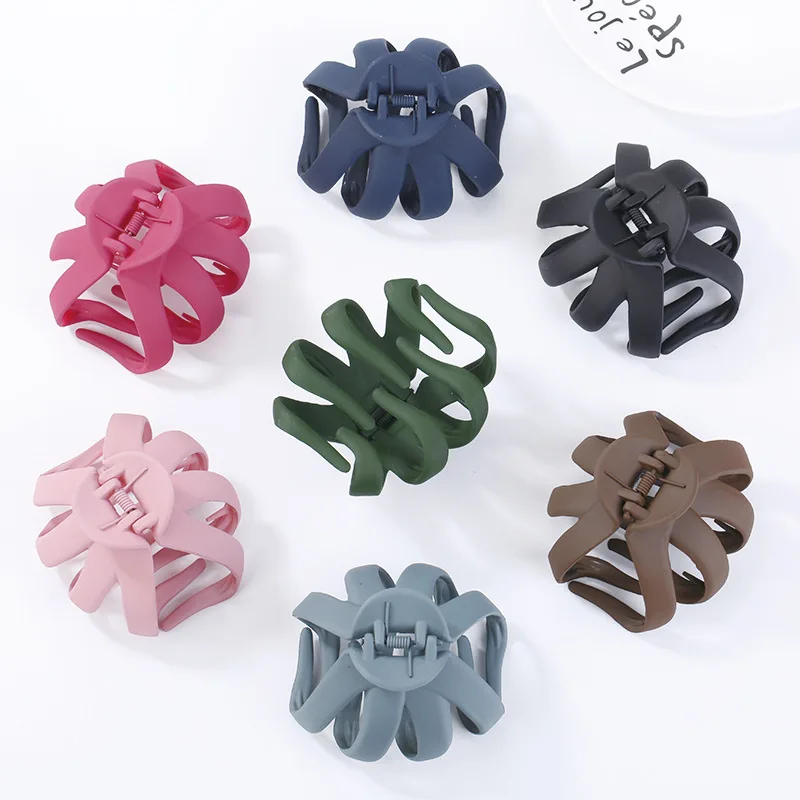 Women Girls Geometric Hair Claw Clamps Metal Hair Crab Moon Shape Hair Claw Clip Solid Color Hairpin Large Size Hair Accessories