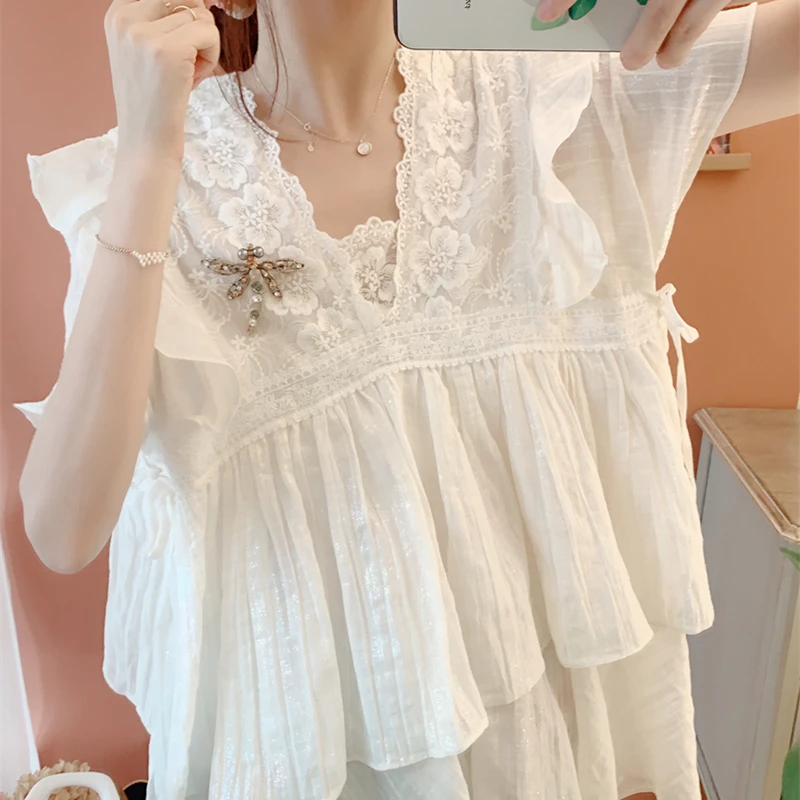 

Women Summer Lolita Style Sweet Cute White Lace Shirt Korean Sexy V-Neck Blingbling Special Bronzing Process Linen Shirts