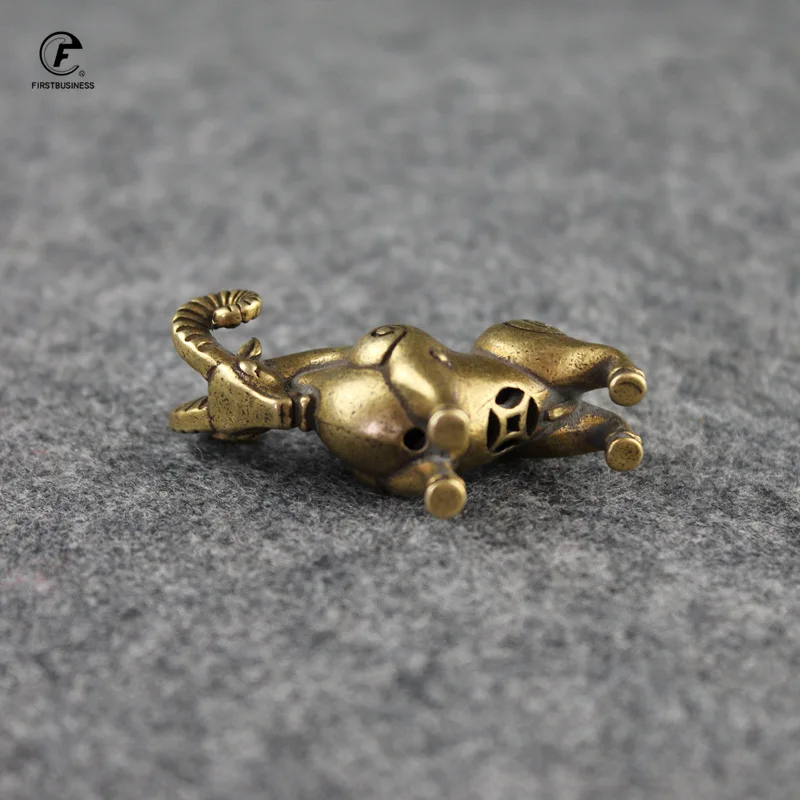 Copper Leader Sheep Small Ornaments Antique Brass Miniatures Figurine Keychain Pendant Lucky Antelope Home Decor Desk Decoration