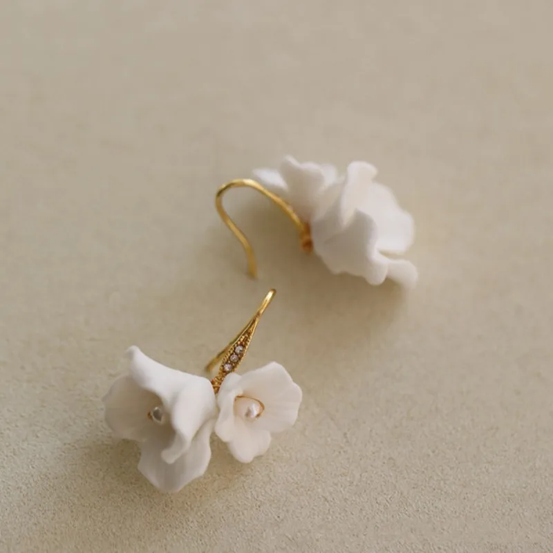 Ins Style Earrings White Ceramic Floral Bridal Accessories Handmade Pearls Women Drop Earring Wedding Jewelry