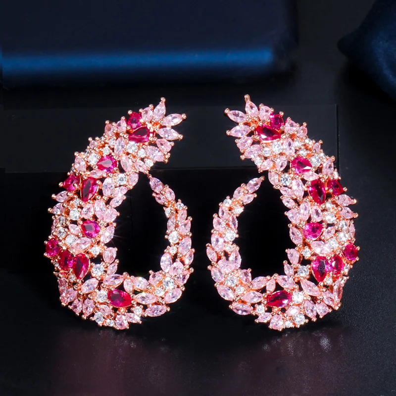 CWWZircons Roségold-Plattierte Luxuriöse Geometrische Blumen-Ohrringe mit Roten Kubischen Zirkonia, Große Hochzeitsohrringe, Modischer Berühmter Schmuck CZ415 – Detail 2