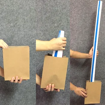 Sac apparaissant une grande paille-tours de magie, accessoires magiques, gros plan, accessoires magiques de concert