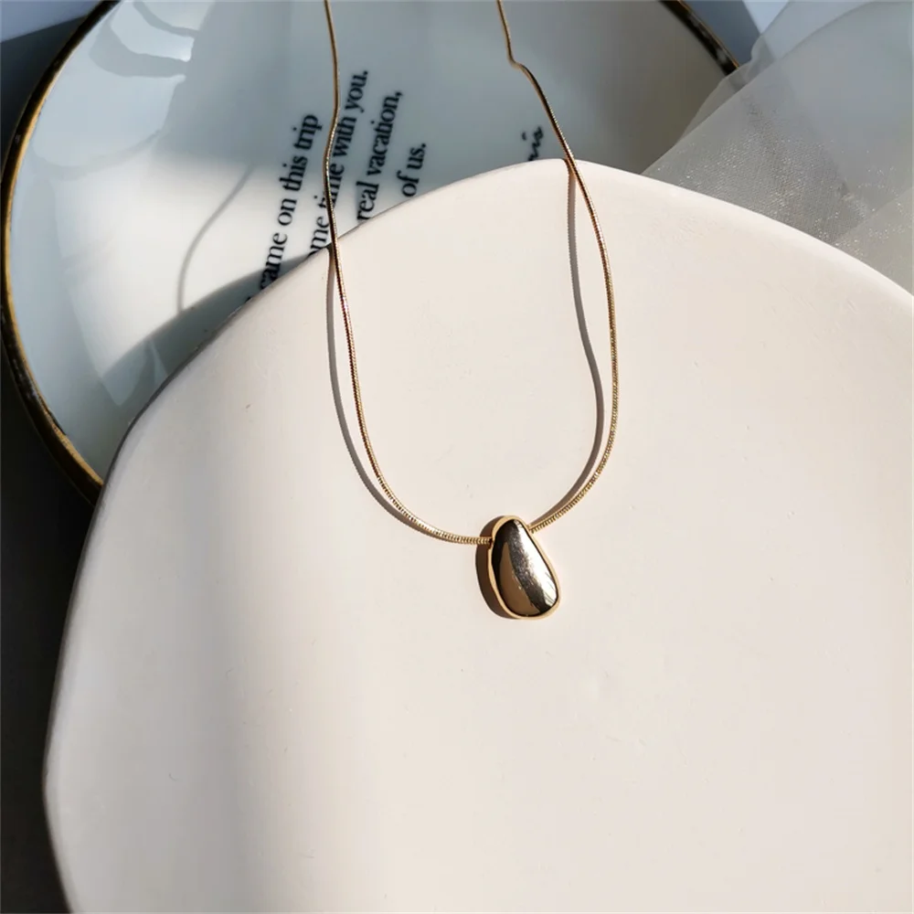 Kshmir 2021 Retro Simplicity Geometric Pendant Necklace Trendy Retro Necklace Glossy Collarbone Chain Woman Snake Chain Metal