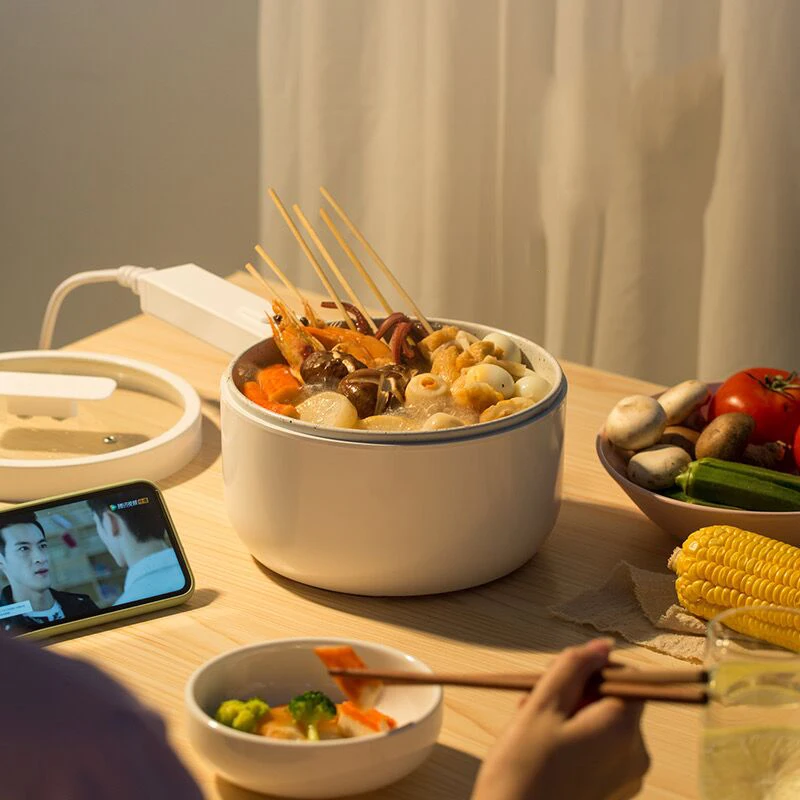 Multifunctional Electric Cooker 1.5L Capacity Fast Heating 700W Electric Cooking Pot Desktop Mini Hot Pot Portable Skillet