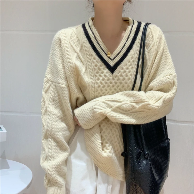 

Women's Oversized Knitted Pullover Sweaters Solid V-Neck Long Sleeves Twisted Pattern Women Loose Knitting Pullover Autumn 2021