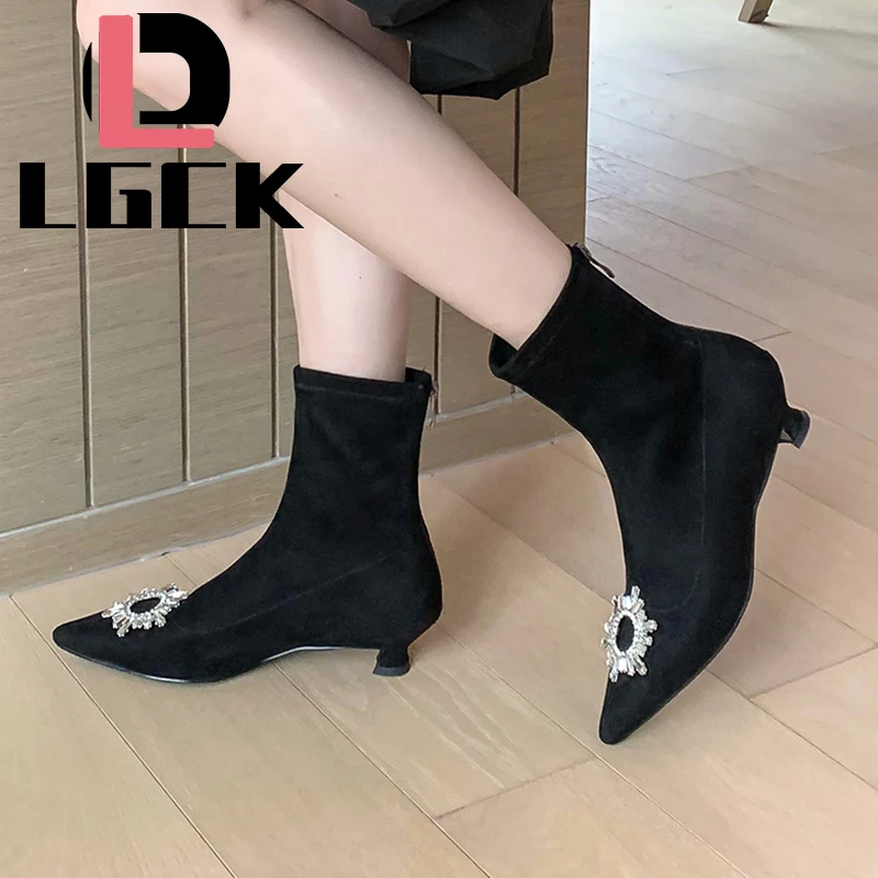 

2021 Autumn and Winter New Women's Comfortable Shallow Mouth Pointed Boots Women's Metal Decoration Simple Sweet Wild Boots
