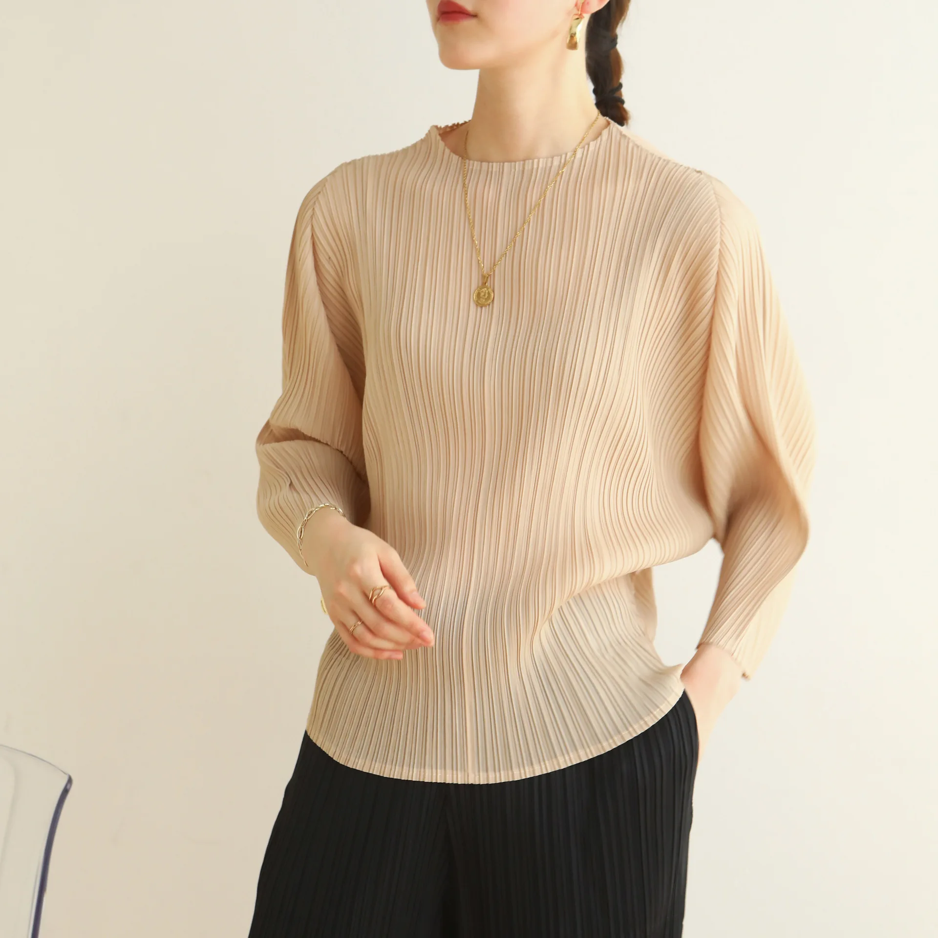 2022 women's basic pleated bottoming shirt Miyak fold Fashion loose high elastic bat sleeve slim long sleeve t-shirt