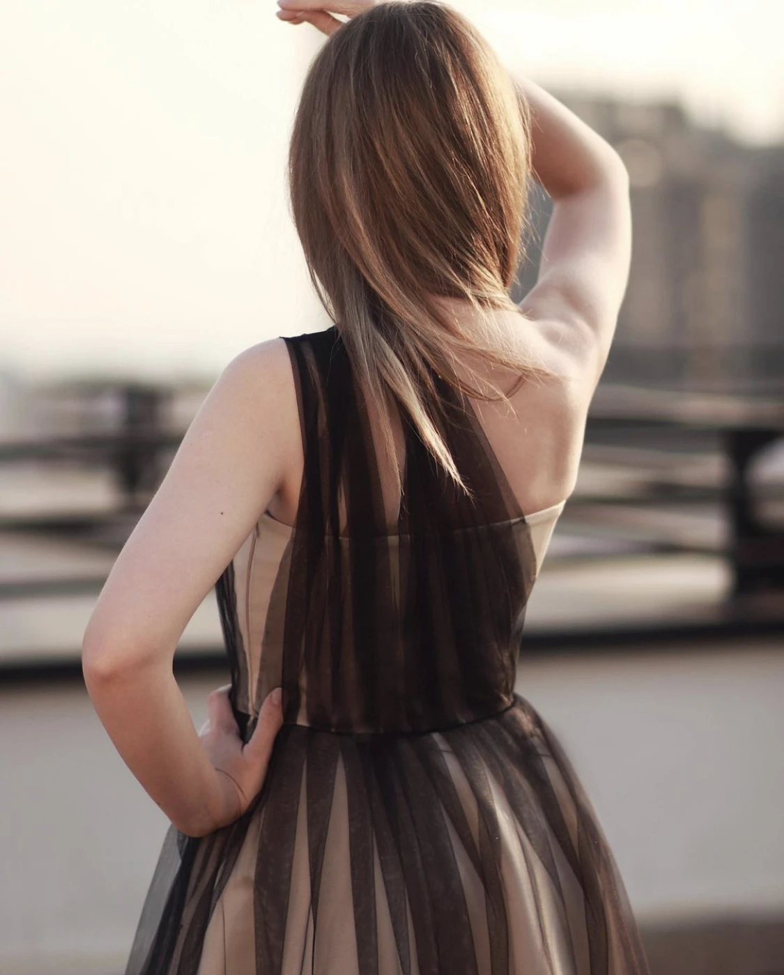 Vestido de noche de tul de ilusión negra para mujer, vestido de fiesta Formal de un hombro plisado hasta el suelo, tren de corte Simple, nuevo