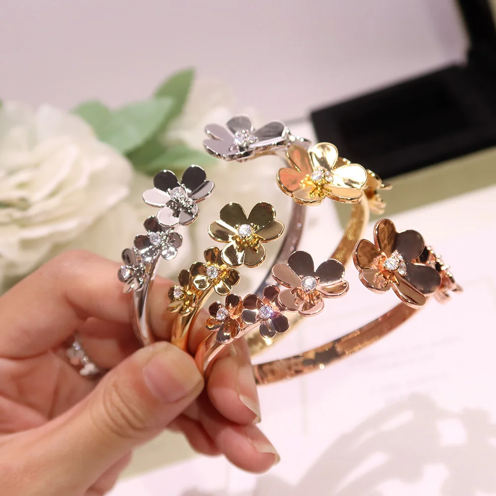 Popular lucky grass Bracelet Flower lady Bracelet Fashion high end and high quality Dance party  Free freight  gift gorgeous