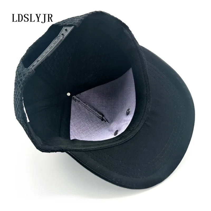 2020 Spring Acrylic Metal Skull Baseball Cap Hip-hop Cap Adjustable Snapback Hats for Men and Women