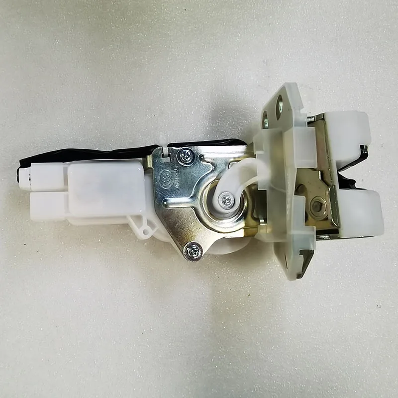 Original car parts Hengfei Tail door lock machine for Suzuki SX4 Swift rear door lock trunk lid lock block