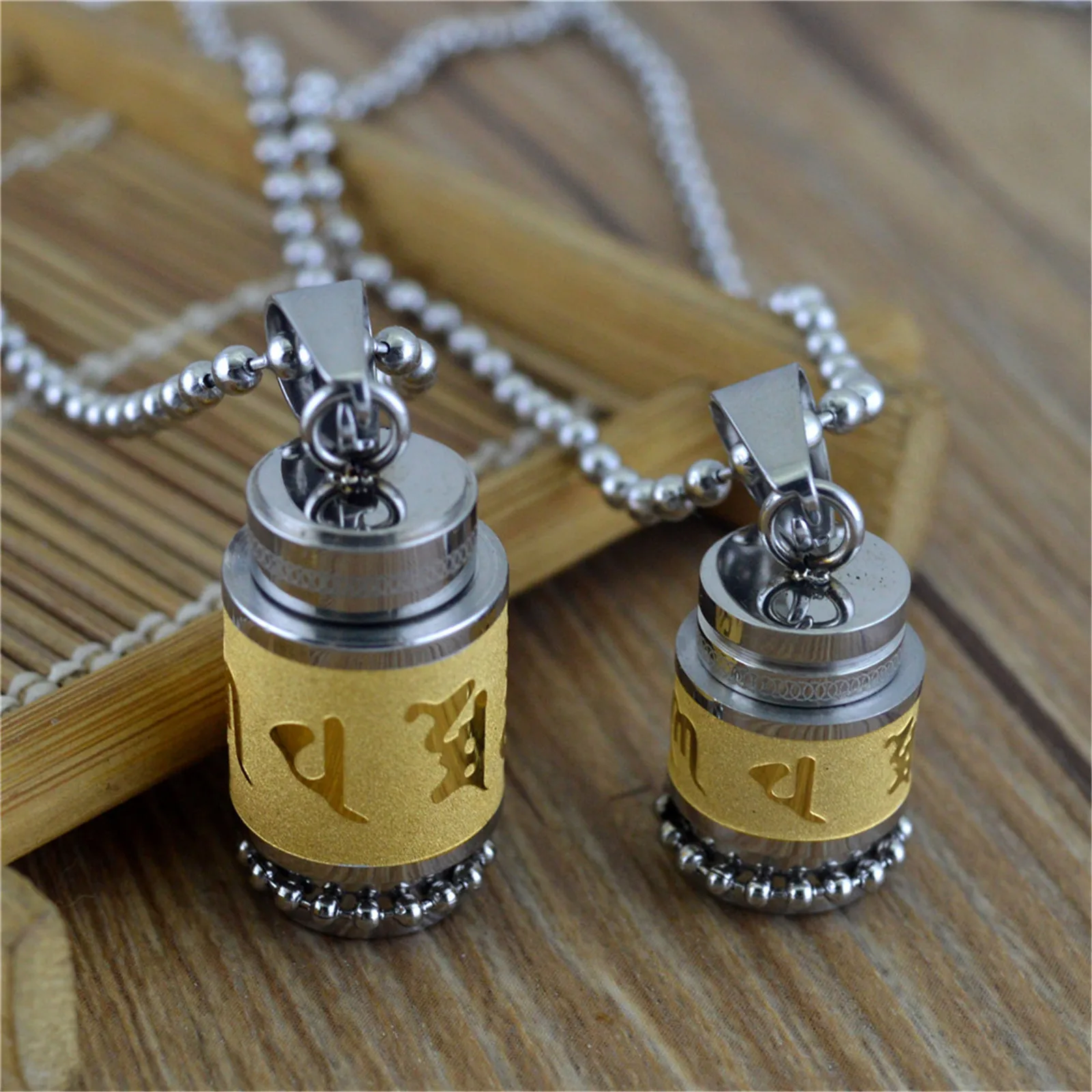 Urn Necklace for Ashes Stainless Steel Prayer Wheel Sanskrit Opening Pendant fro Men and Women Memorial Cremation Jewellry