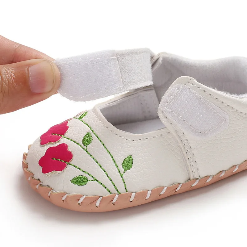 Baby Girl Shoes Criança Menino recém-nascido Soft Handmade Borracha Sole Flor Bordada Infantil Primeiros Caminhantes Princesa Berço sapatos