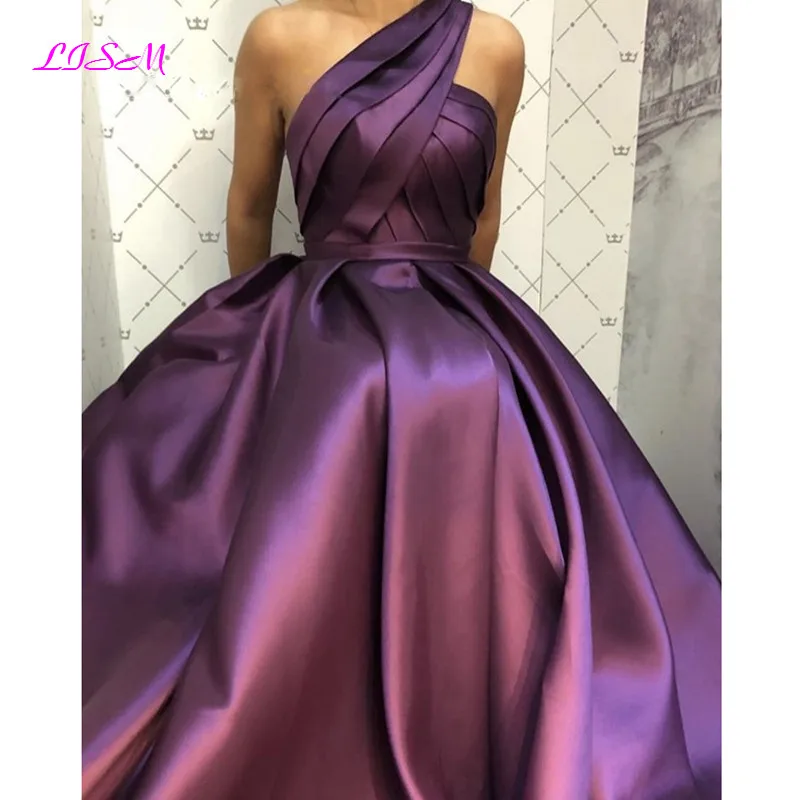 Een Schouder A-lijn Floor Lengte Satin Prom Dress Geplooide Lange Vrouwen Party Jurken Sexy Side Slit Avondjurk