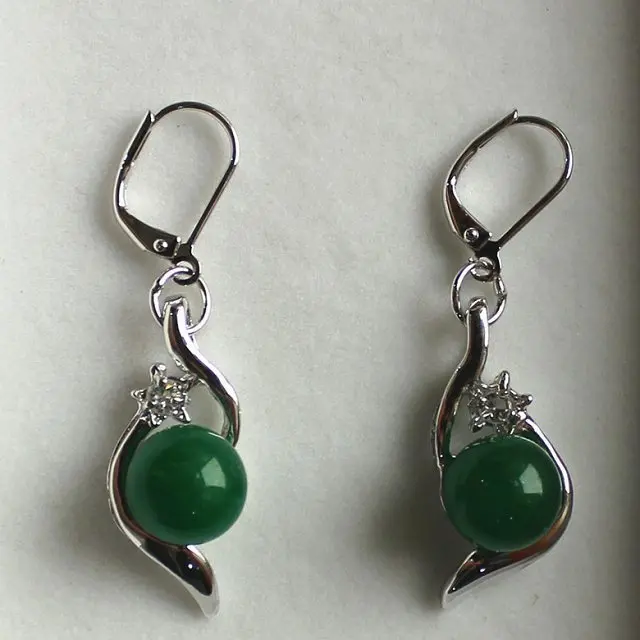 

New! 2014 noble 10mm green jades bread earring