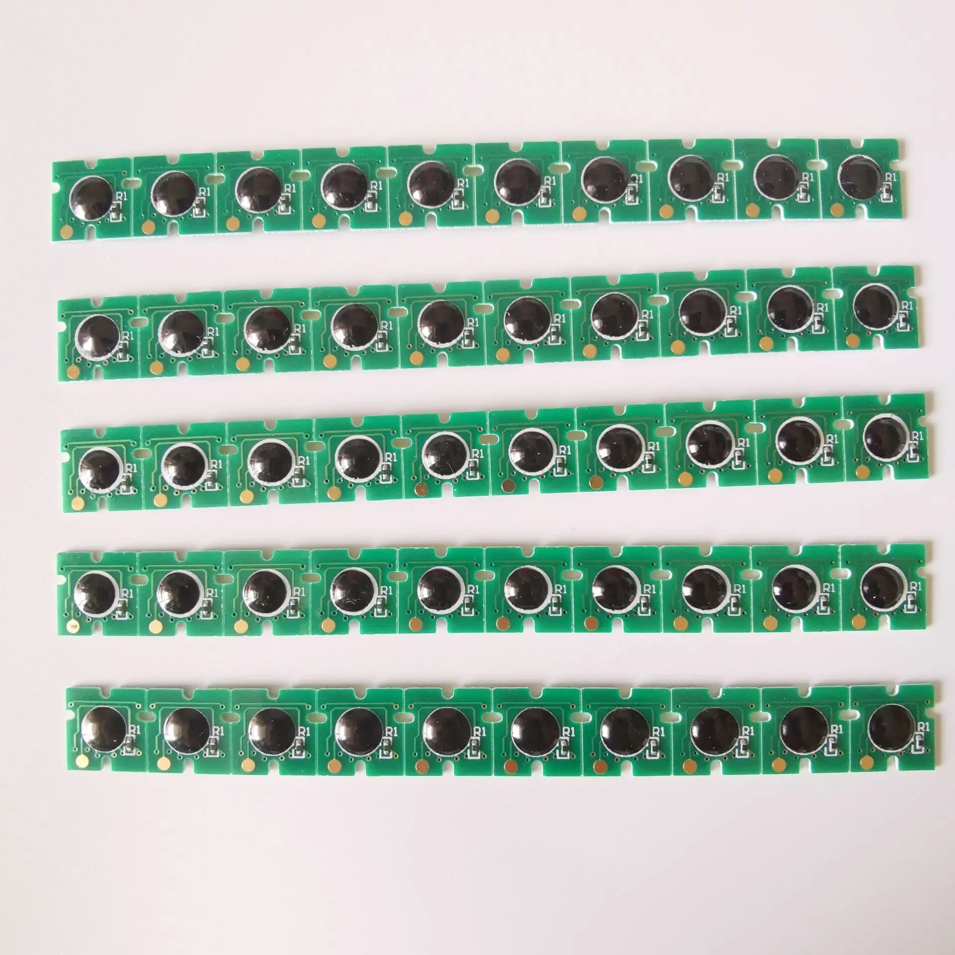 100 pcs cartridge chip for Epson surecolor T3070 T5070 T7070 T3000 T5000 T7000 T3270 T5270 T7270 T3200 T5200 T7200 printer