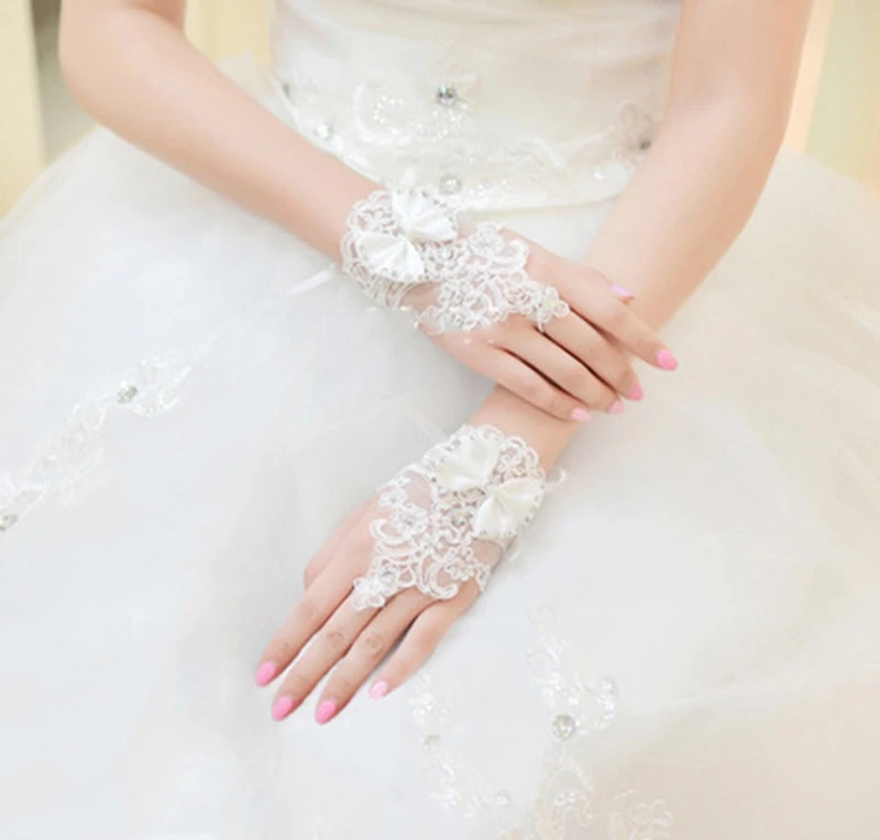 Gants de mariée en dentelle ivoire bon marché, accessoires de mariage Sexy, avec Appliques en dentelle perlée, bon marché