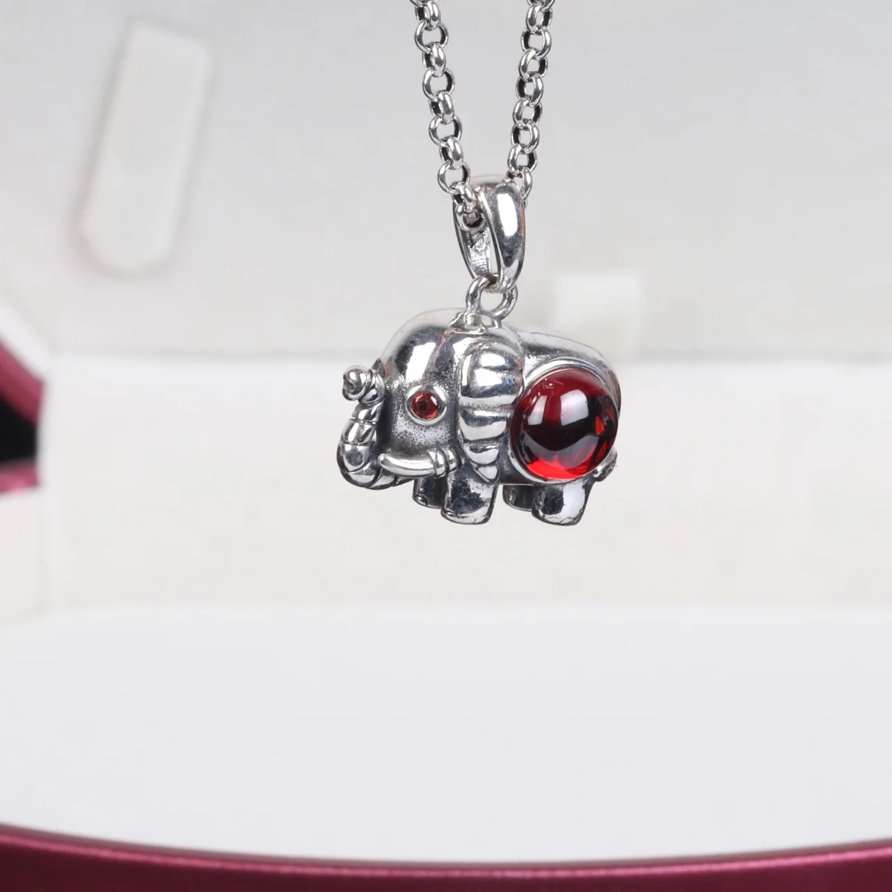 s925 sterling silver baby elephant pendant red garnet zircon retro shiny pendant three-dimensional hollow elephant design pendan