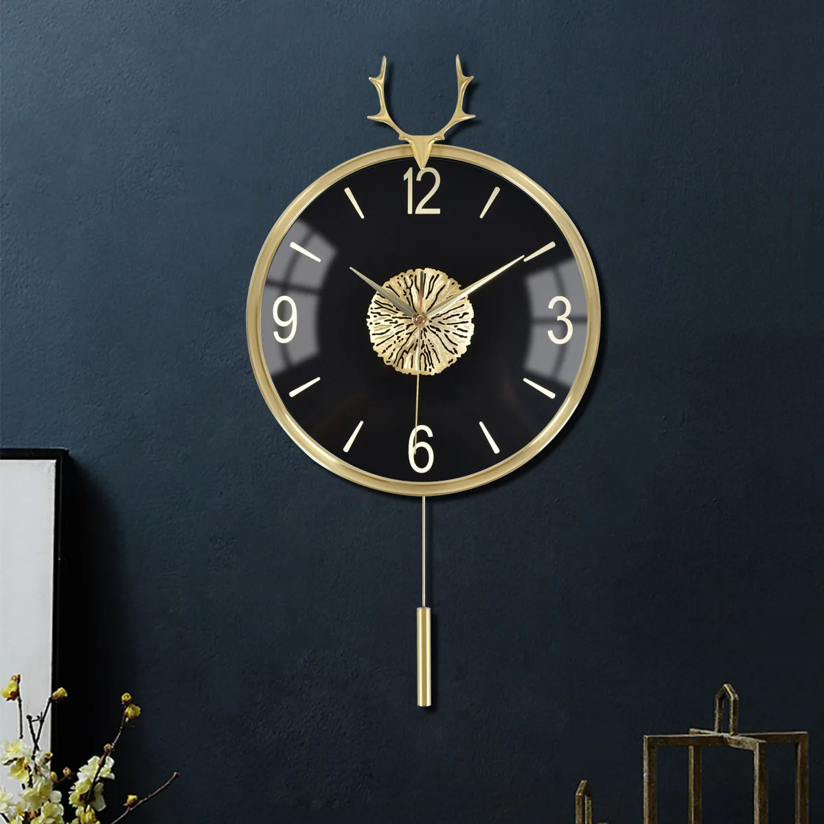 Nordic pure copper deer head wall clock living room decoration fashion creative clock mute interior decoration wall clock