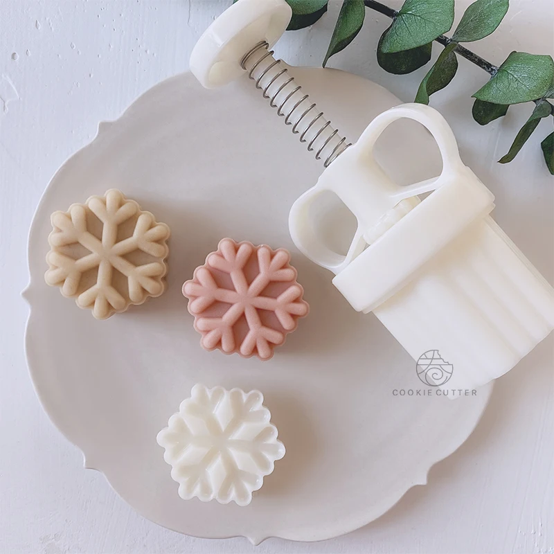 Moon Cake Mold Pastry Snowflake 3D 50g Hand Pressure Plunger Pastry DIY Baking Tool Winter Festival Decoration Tools Kitchen