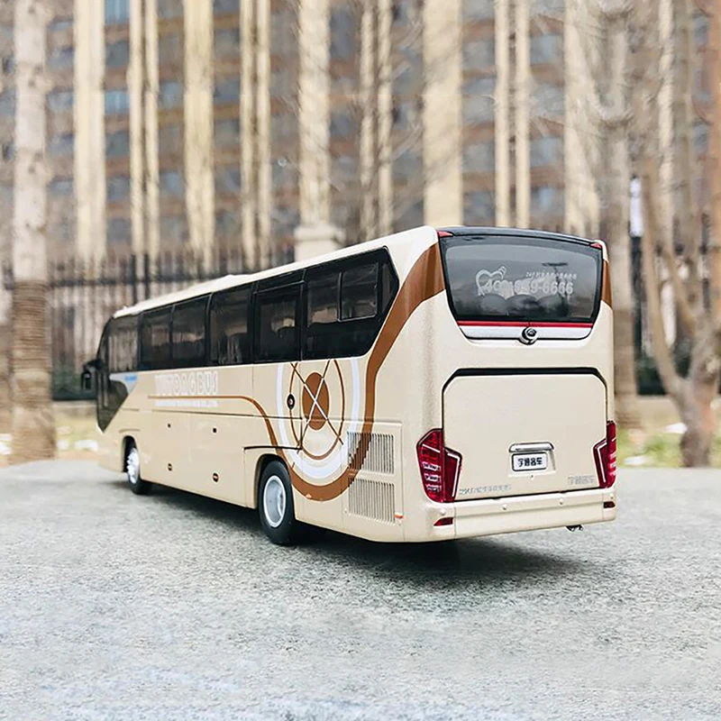 Original 1:42 Yutong Bus New Generation Highway Bus Model Bus Original Alloy Model Collection