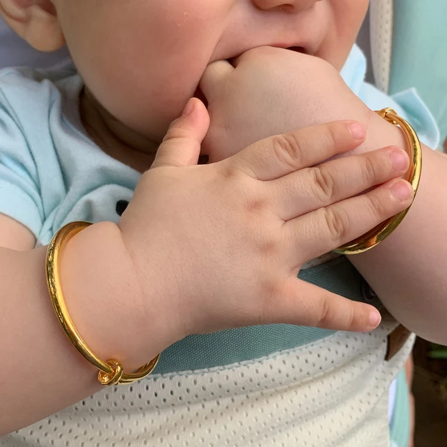 Ethlyn 2pcs lot Classical Smooth Lucky Baby Newbaby Gold Color Kids Adjustable Bangle Bracelet Best