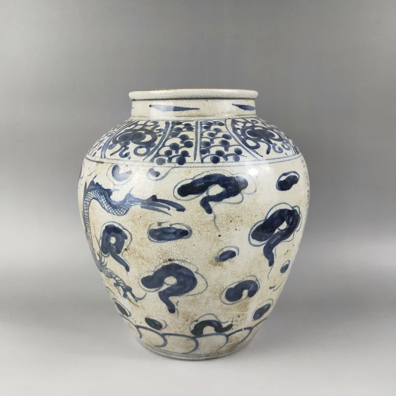 Exquisite Chinese Classical Antique Collection Home Decoration Blue and White Porcelain Pot  Jar,Painted with Dragon Designs
