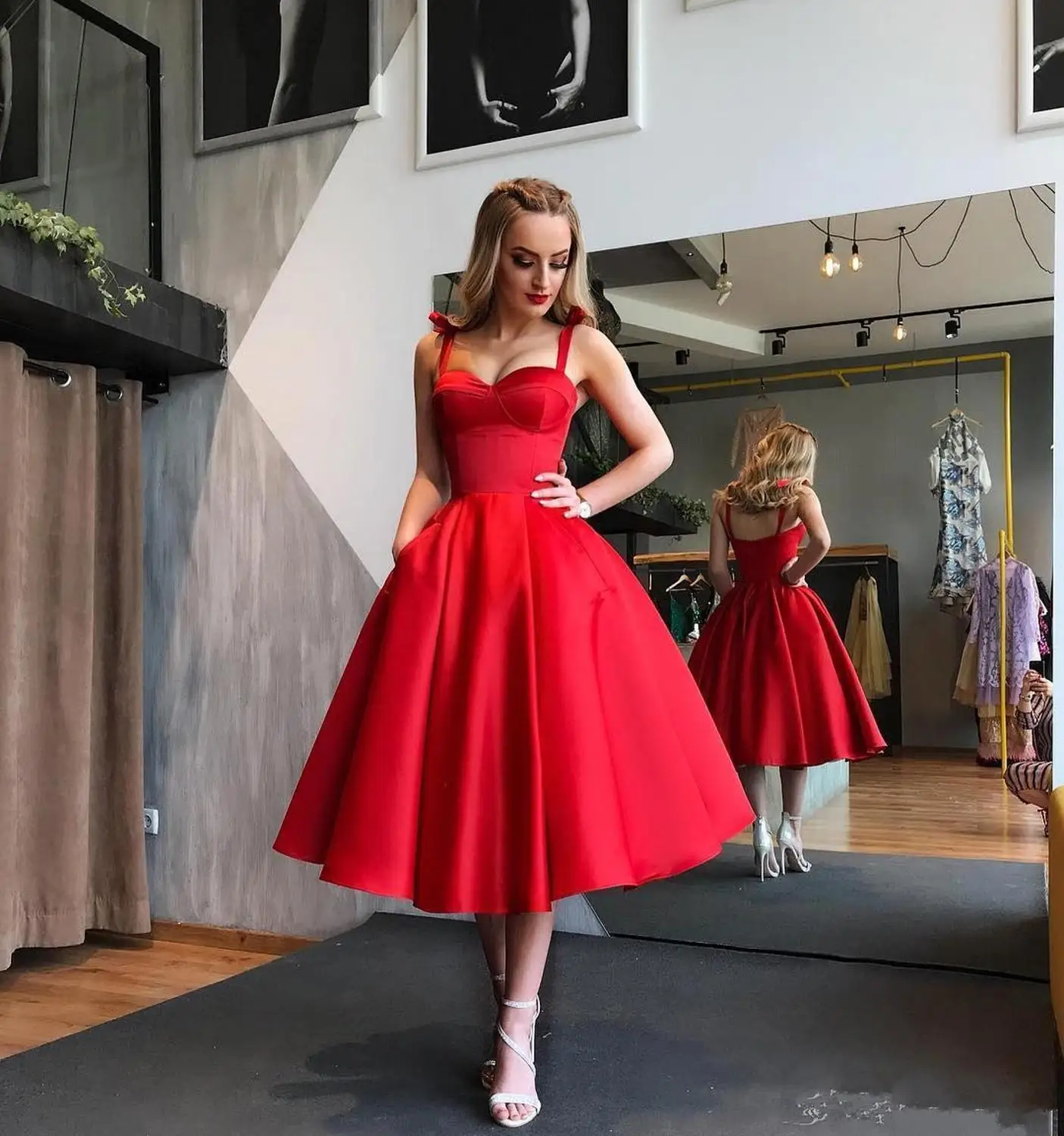 

Vintage Red Satin Homecoming Dress Elegant A Line Spaghetti Straps Ruched Knee Length Bow Sash Short Prom Party Cocktail Dresses