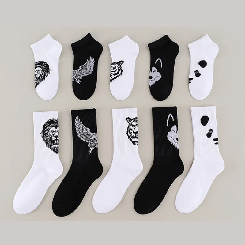 Męskie bawełniane skarpetki nadruk zwierzęta College Style Cartoon czarny biały Panda lew orzeł tygrys wilk sportowe krótkie skarpetki Hip Hop Man Sox