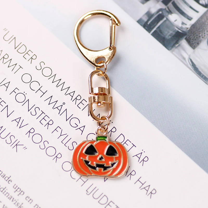 Llavero clásico de Halloween para hombre y mujer, colgante de Metal de aleación divertida con cabeza de calabaza, mochila de vacaciones, regalo de joyería de dibujos animados