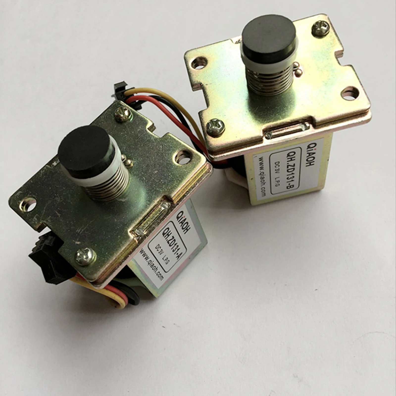 Universal Solenoid Valve for Gas Water Heaters Three-wire 3V QH.ZD131-B for Gas Strong Water Heater Replacement Repair Parts