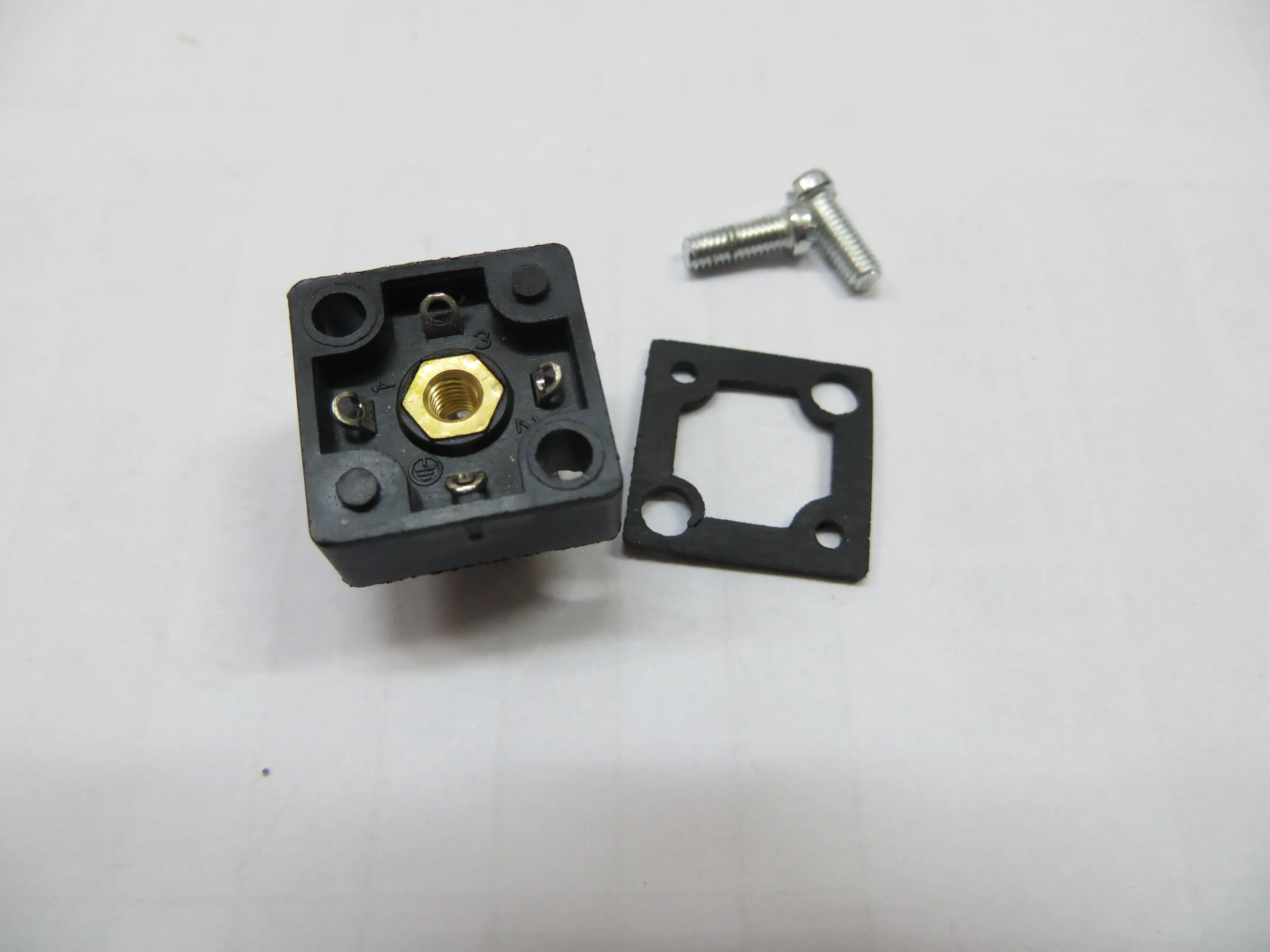 Solenoid Valve Plug + Socket Junction Box Connector Din43650 C- Type Foot Distance 9.4mm Four-Core Set DIN43650