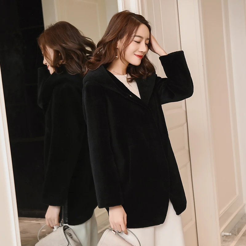 

Women's Fur Coat With Hoods 2020 Casual Real Wool Coats Women Sheep Shearling Jackets Warm Winter Female Jacket WYQ1622