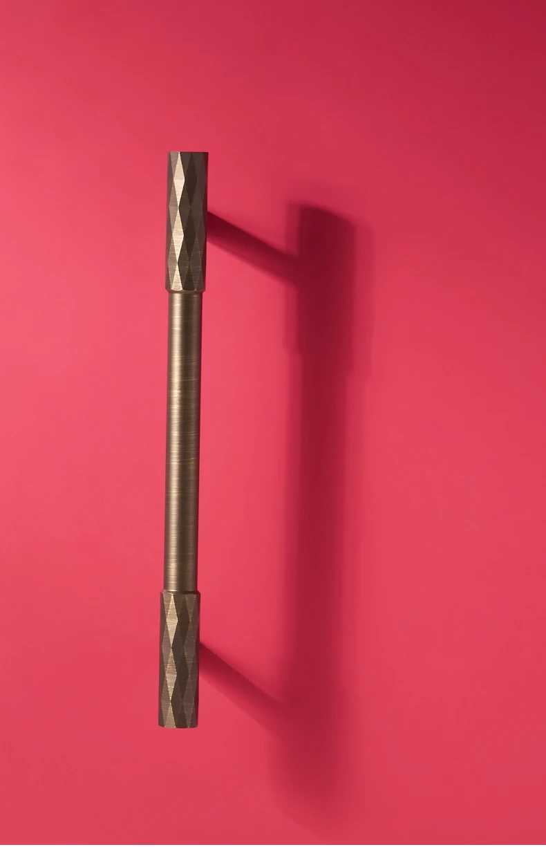 Dooroom Möbelgriffe aus massivem Messing, gehämmerte Griffstücke, Schrank-, Kleiderschrank-, Kommoden-, Schubladen- und Schrankknöpfe, runde Knöpfe, Großhandel erhältlich – Detail 11