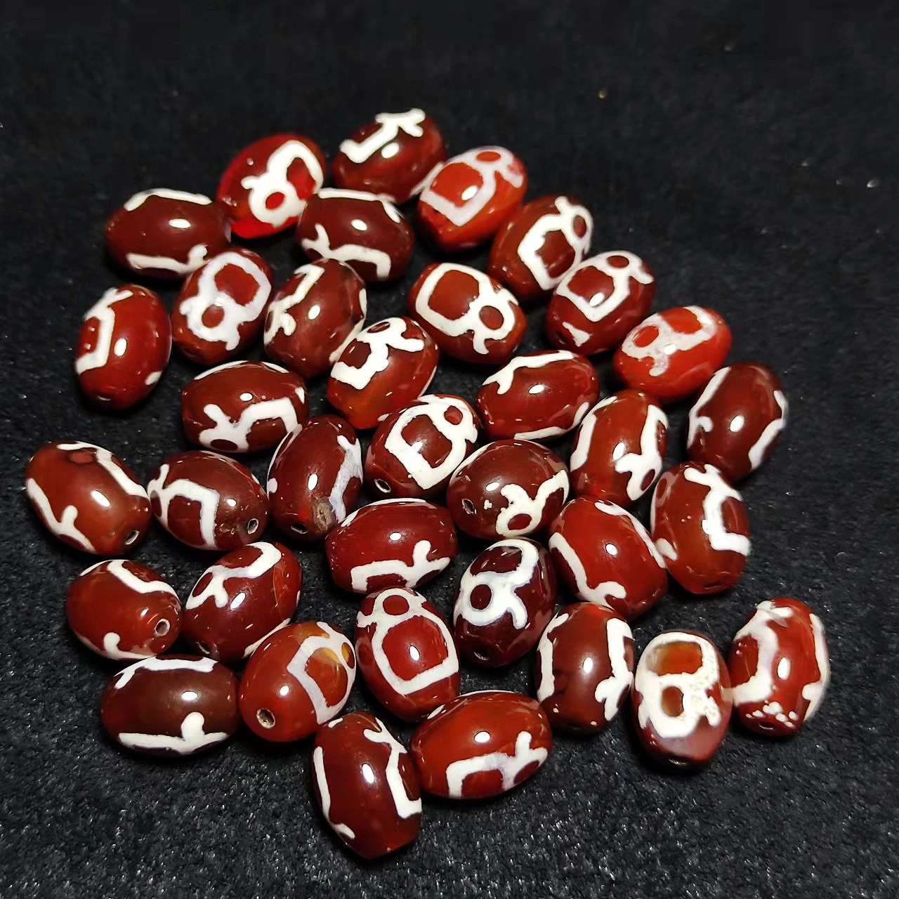 

16Pcs/Lot 12*16mm Red/White Agate Bead Tibetan Buddhist Lucky God of Wealth Totem Dzi Beads Used To Make Bracelets&Necklaces