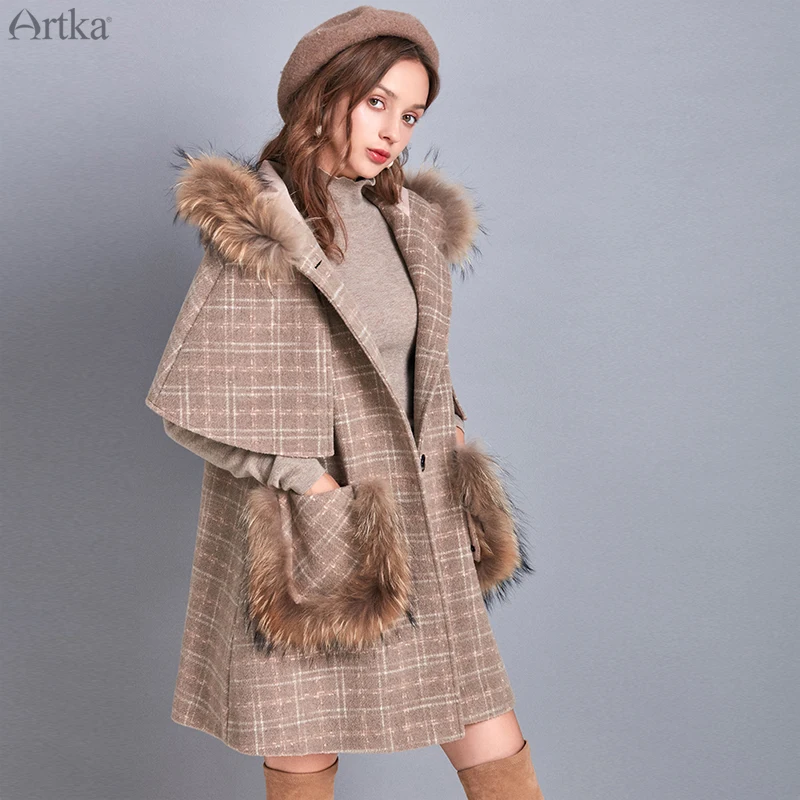 ARTKA 2019 Winter New Women Woolen Coat Retro Plaid Raccoon Fur Hooded Woolen Outwear Detachable Fur Cloak Woolen Coats WA10299D