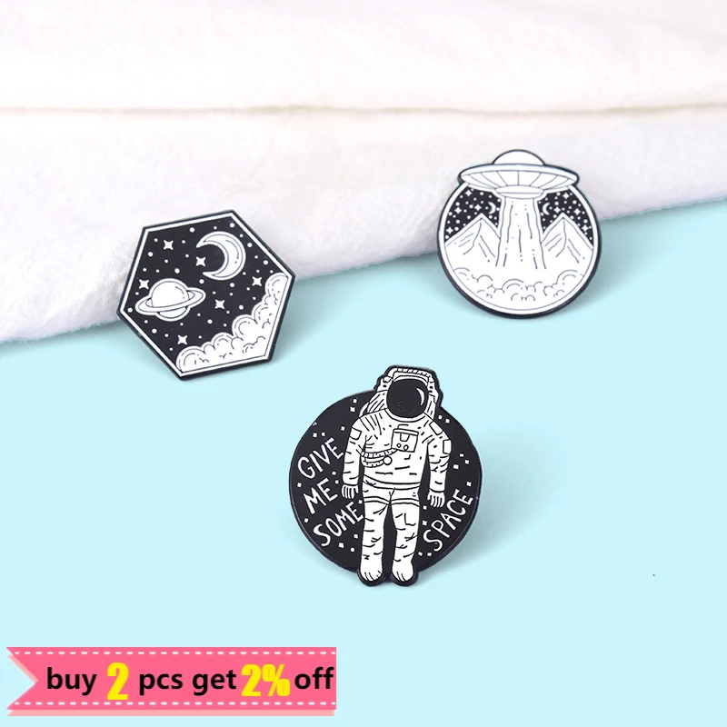 Universe Adventure Astronaut UFO Enamel Lapel Pins Badges Cartoon Planets Brooches Pin Jewelry Gifts for Space Lover Wholesale