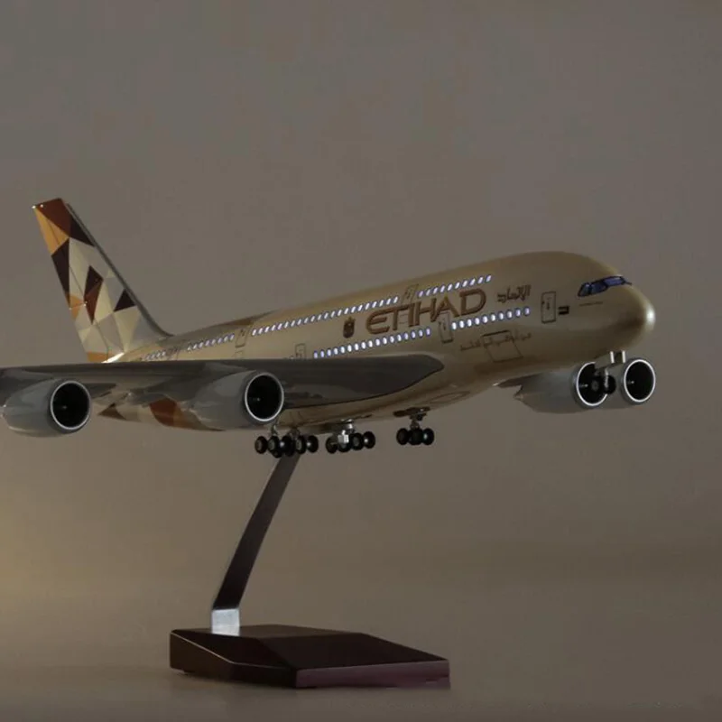 

Модель самолета Аэробус A380ETIHAD, модель авиакомпании с светильник Кими колесами, литой под давлением, пластиковый самолёт, 50,5 см, коричневый, в масштабе 1/160