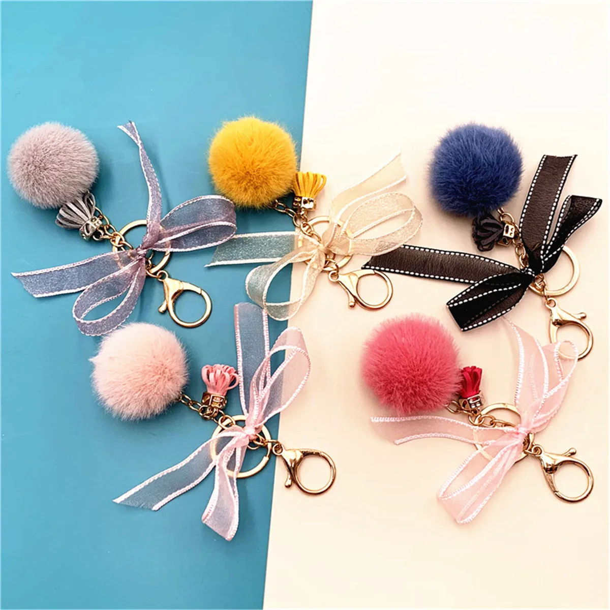 Car Key Chain Elegant Lace Bow-Knot Round Ball Keychain Cute Pompom Faux Mink Fur Bag Keyring Plush Pendant Decor Accessories