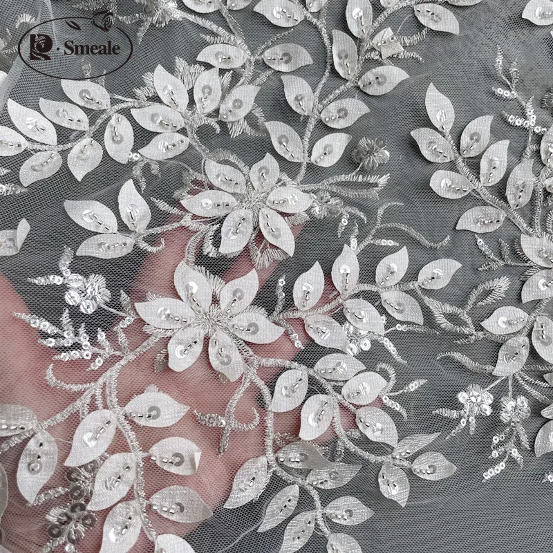 Elfenbeinfarbener Braut-Spitzenstoff, luxuriöse Perlenapplikation, silberne Stickerei, Blumen und Blätter mit Pailletten, hochwertiger Kleiderstoff, RS3104 – Detail 4