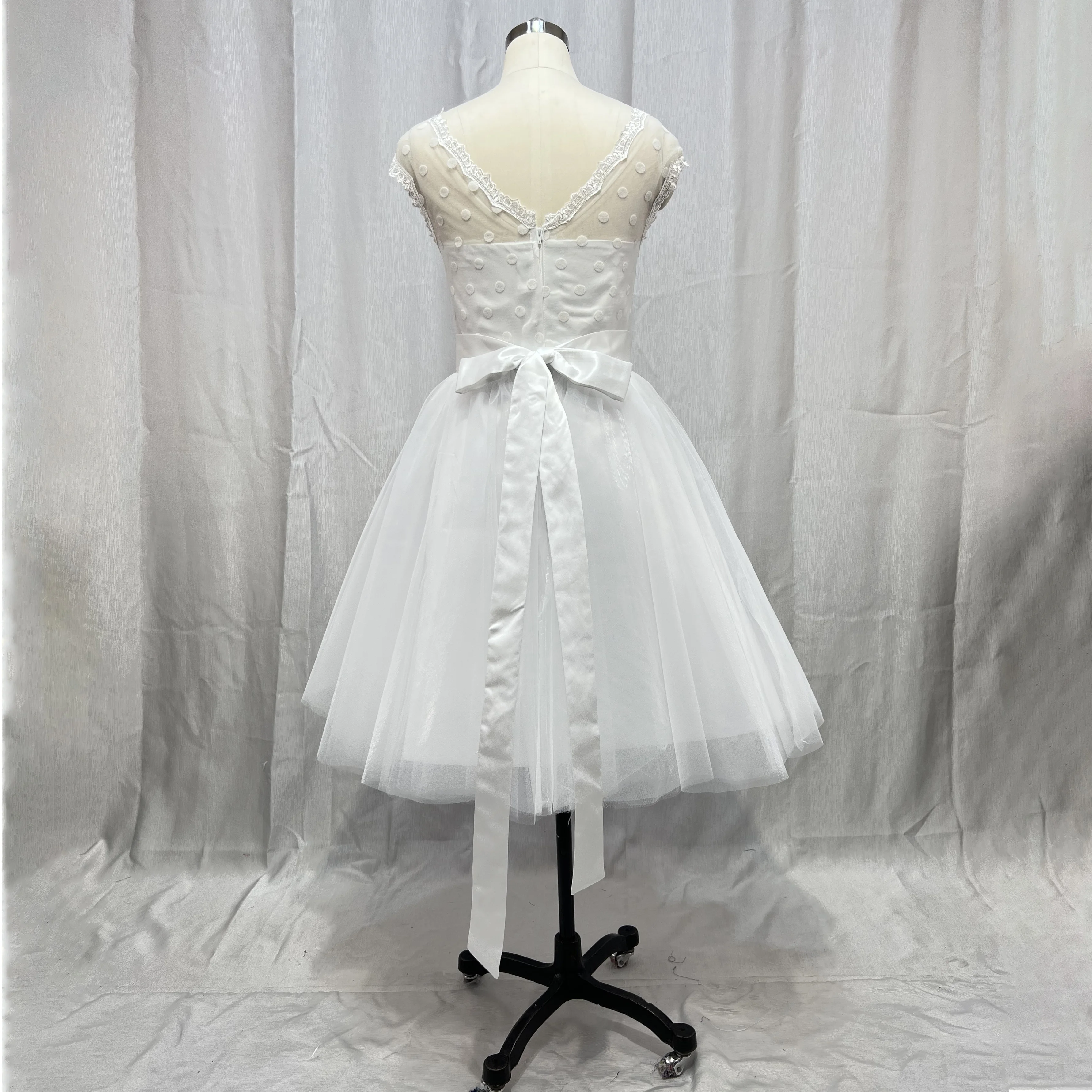 Abito da sposa corto punteggiato a pois vintage anni '50 personalizzato Abiti lunghi fino al tè Abiti da sposa Summer Beach Piccolo abito da sposa