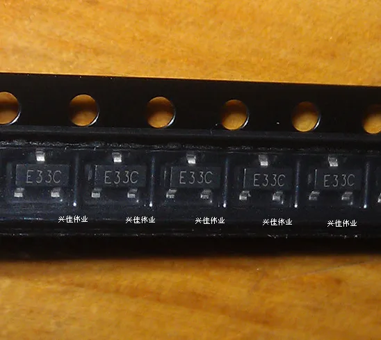 Ban Đầu 20 Chiếc/QX2303L33T 3.3V E33C SOT23-3 IC