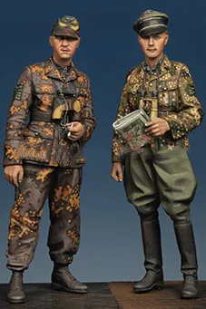 1/35 model kit resin kit     Kurt Meyer & Officer Set (2 Figures)