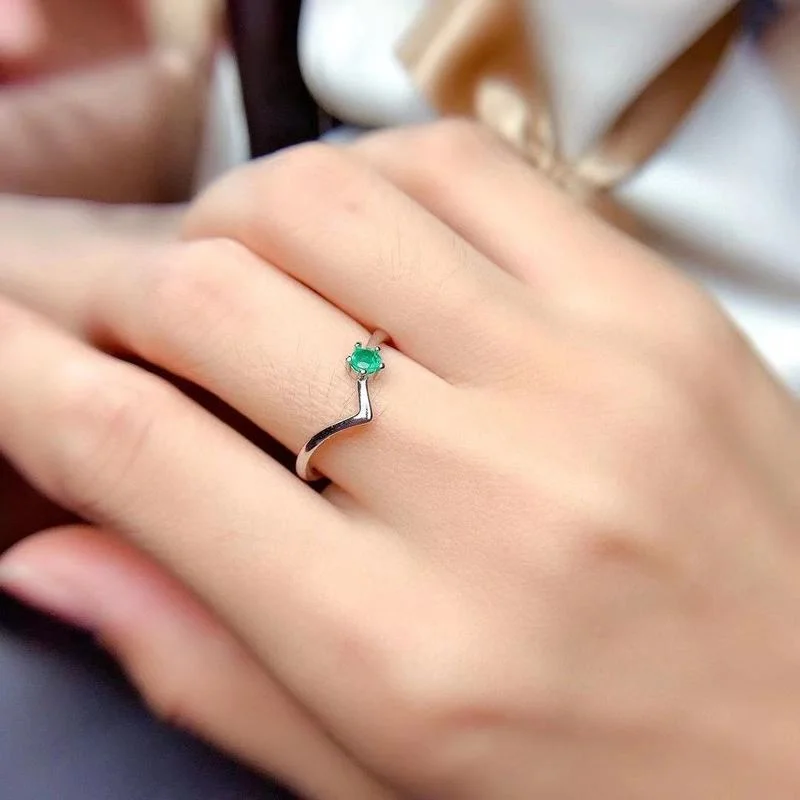 Hot Sale Style Women's Ring 925 Silver Inlaid High Quality Natural Emerald Ring Simple Atmosphere