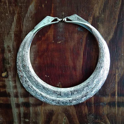 Miao-Collar de plata de torsión exagerada para mujer, collar de suéter bordado Vintage, moda étnica, espectáculo de escenario único, 6 diseños