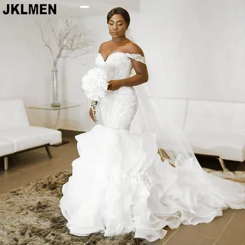 オーガンザの人魚のウェディングドレス,レースのアップリケ,真珠,裸の肩,カスタムメイド