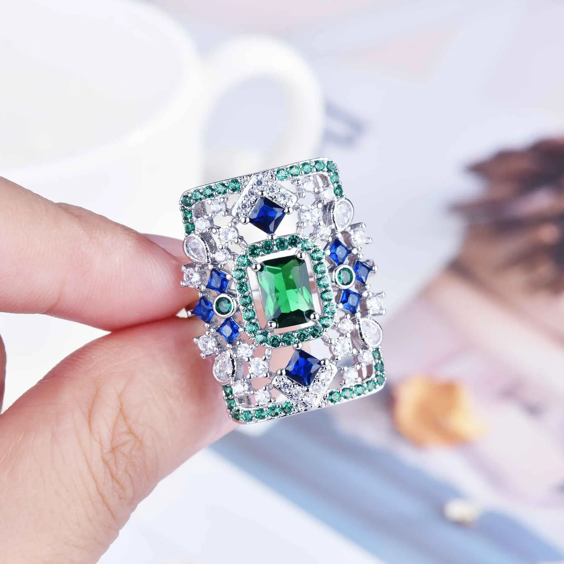 ArtDeco Design Vintage Silver Color Rings For Women Hollow Square Shape Simulation Emerald Wedding Anniversary Jewelry Gifts