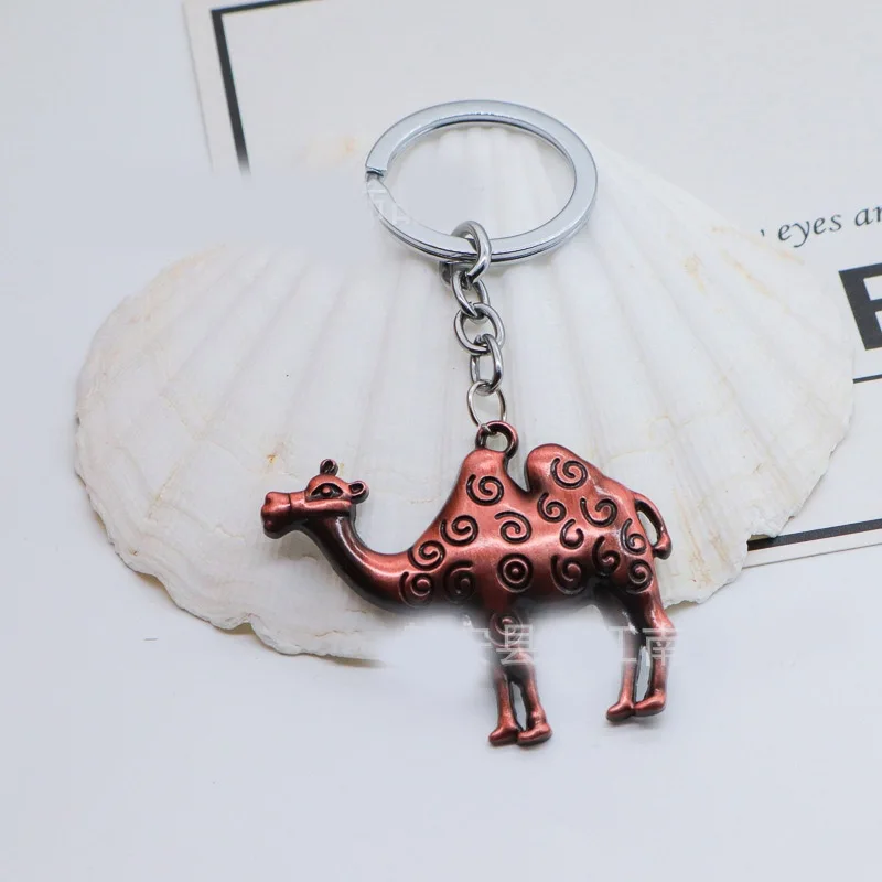 Men's Vintage Gold Color Camel Key Chains Gadgets For Men Fashion New Retro Animal Key Rings Male Jewelry Party Boys Gifts