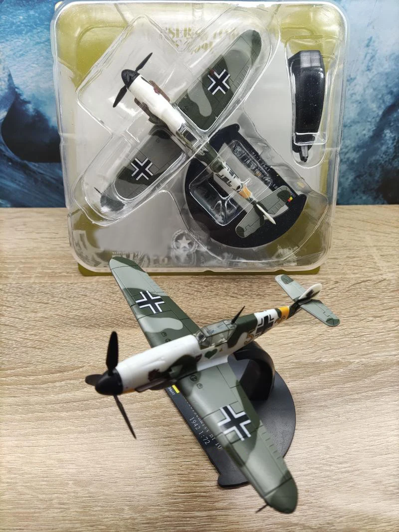 1: 72 World War II BF109 F4 fighter model  Finished alloy model